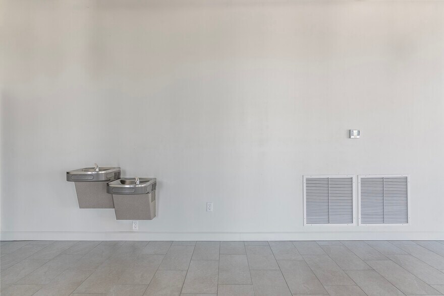 More Photos Of 3976 Destination Dr, Osprey Storefront For Lease