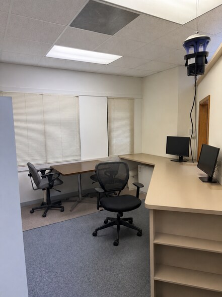 More Photos Of 572 Central Dr, Virginia Beach Light Distribution For Lease
