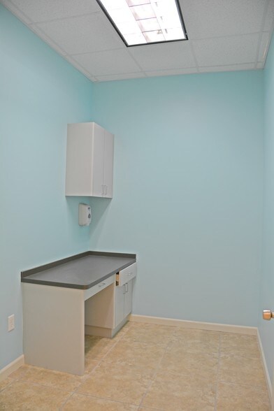 More Photos Of 12112 Bellaire Blvd, Houston Medical For Lease