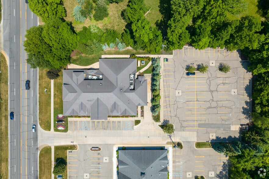 More Photos Of 43650 Garfield Rd, Clinton Township Medical For Lease