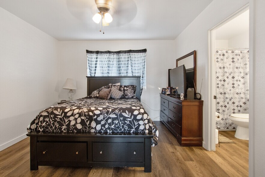 More Photos Of 2011 N 51st St, Phoenix Apartments For Sale