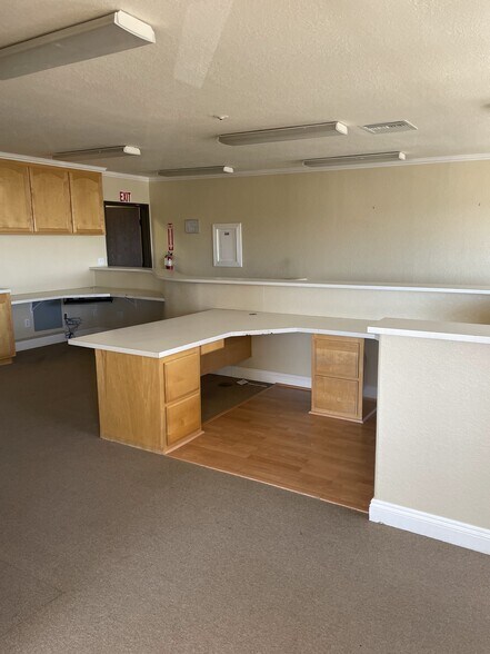 More Photos Of 15260 Anacapa Rd, Victorville Showroom For Lease