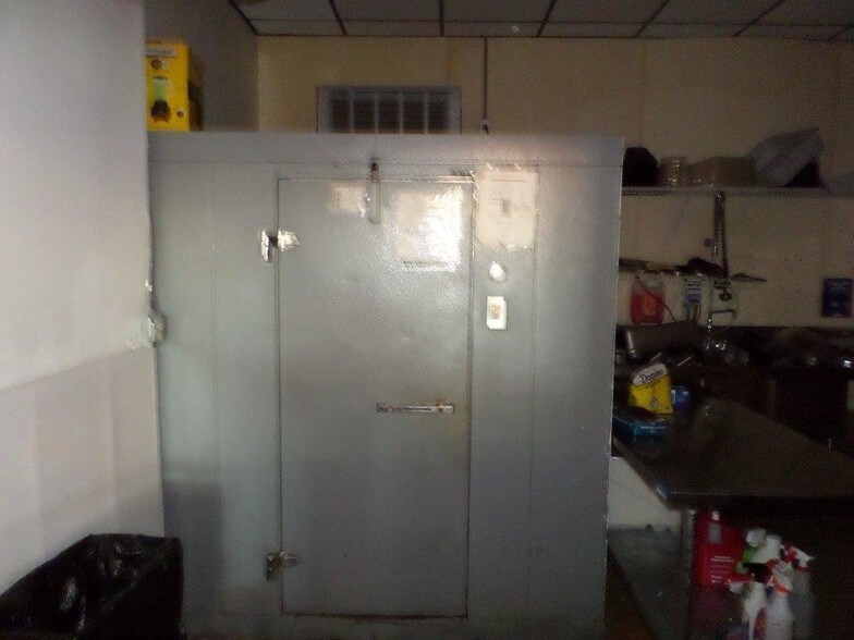 More Photos Of 1419 The Blvd, Rayne Service Station For Lease