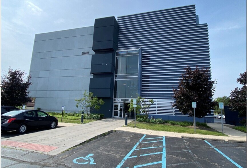 More Photos Of 26700 Lahser Rd, Southfield Office For Lease
