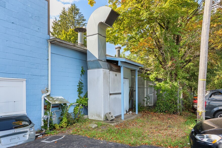More Photos Of 1413 N 5th St, Stroudsburg Service For Sale