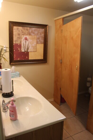 More Photos Of 344 Broadway, Winnie Religious Facility For Sale