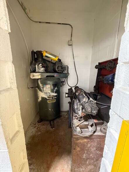 More Photos Of 14760 Northville Rd, Plymouth Auto Repair For Sale