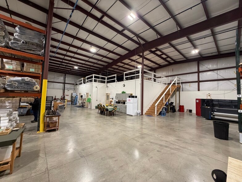 More Photos Of 3310 Middlebury St, Elkhart Manufacturing For Lease
