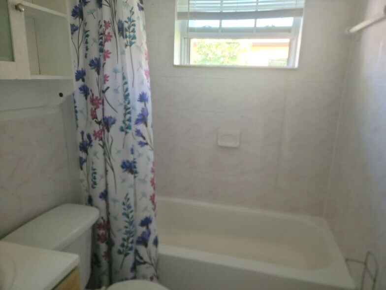 More Photos Of 138-140 NE 1st Ct, Dania Beach Specialty For Sale