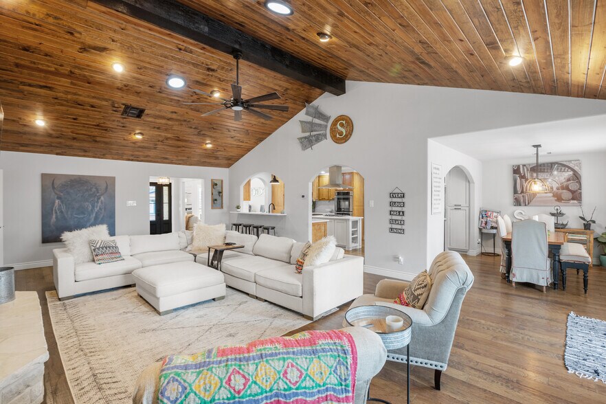 More Photos Of 608 W Morse St, Fredericksburg Specialty For Sale