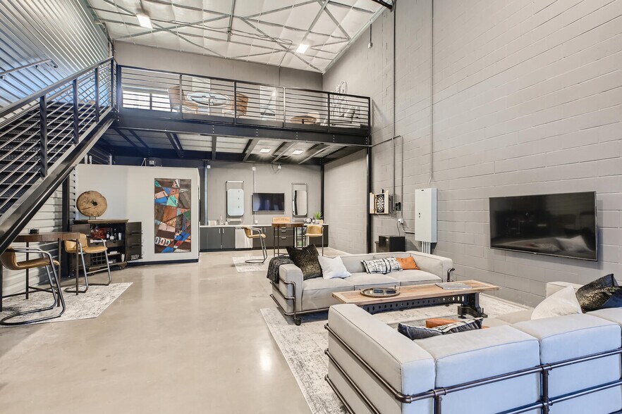 More Photos Of 529 SH 46 E, Boerne Warehouse For Lease