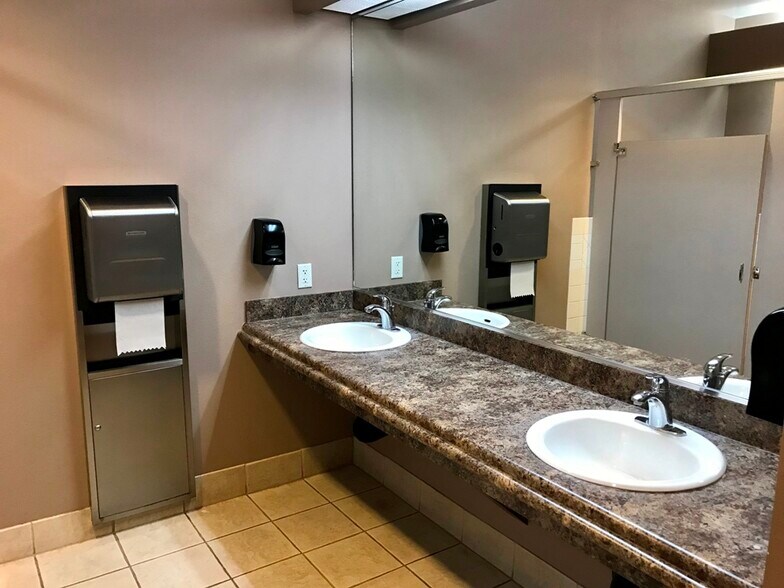 More Photos Of 5700 E Franklin Rd, Nampa Office For Lease