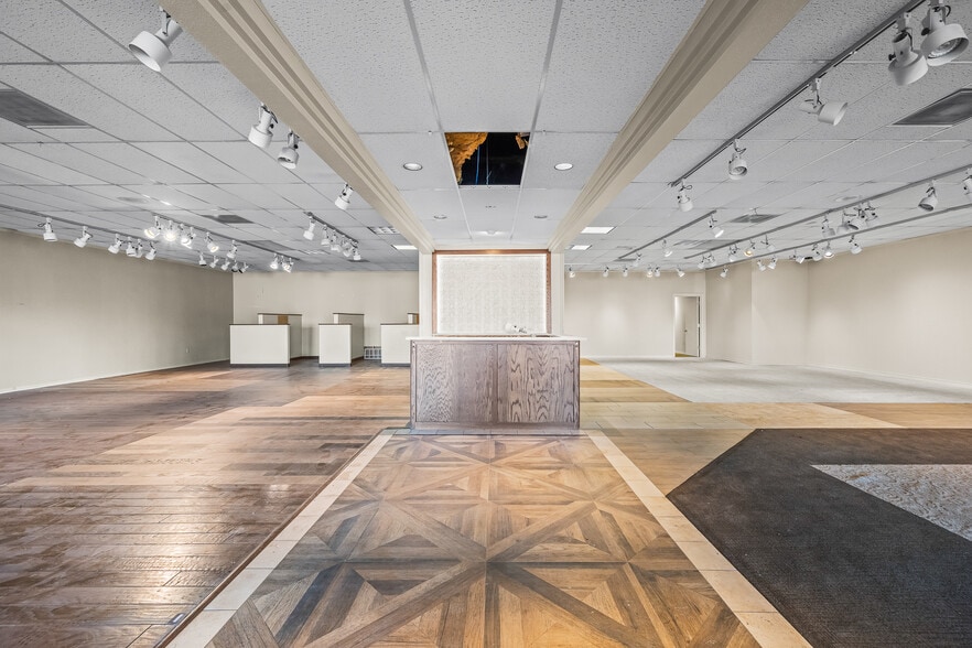 More Photos Of 4519 50th St, Lubbock Storefront For Lease