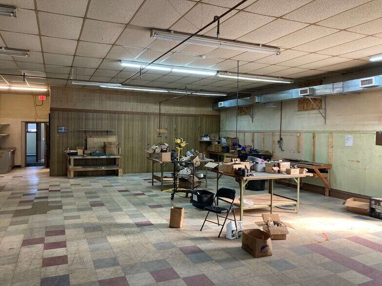 More Photos Of 429-431 Tower Ave, Superior Manufacturing For Sale