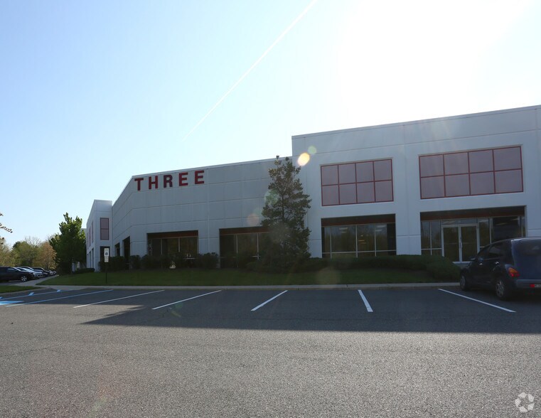 More Photos Of 3 Terri Ln, Burlington Flex For Sale