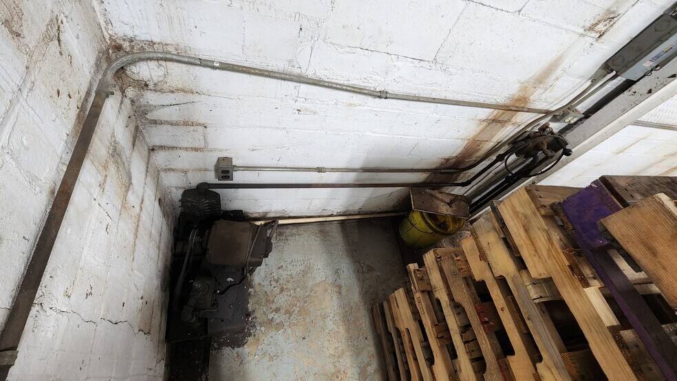 More Photos Of 109 S Main St, Marion Manufacturing For Sale