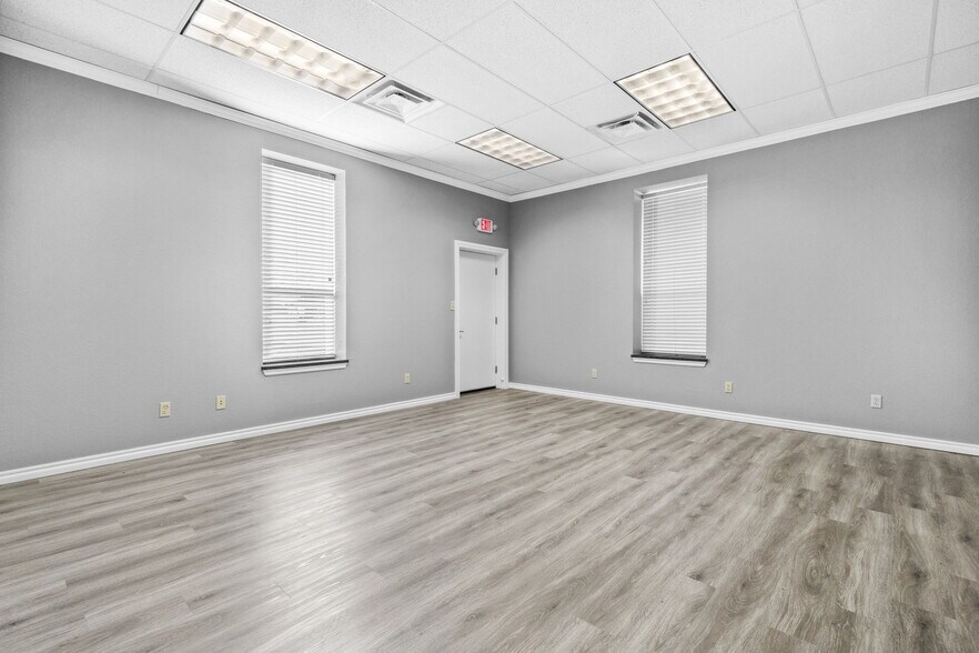 More Photos Of 2402 S 29th St, Chickasha Office For Sale