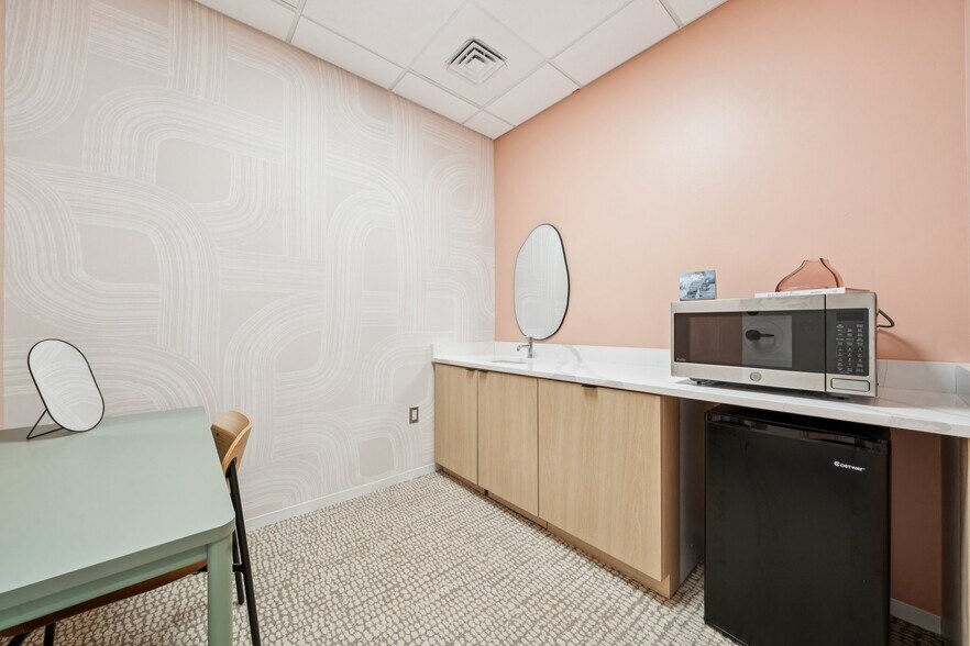 More Photos Of 4101 Cox Rd, Glen Allen Coworking Space