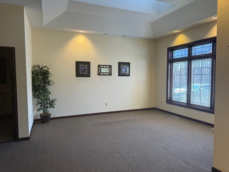 More Photos Of 181 S Lincolnway, North Aurora Medical For Sale