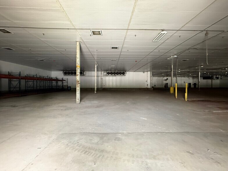 More Photos Of 5000 Lacross Rd, North Charleston Light Distribution For Lease