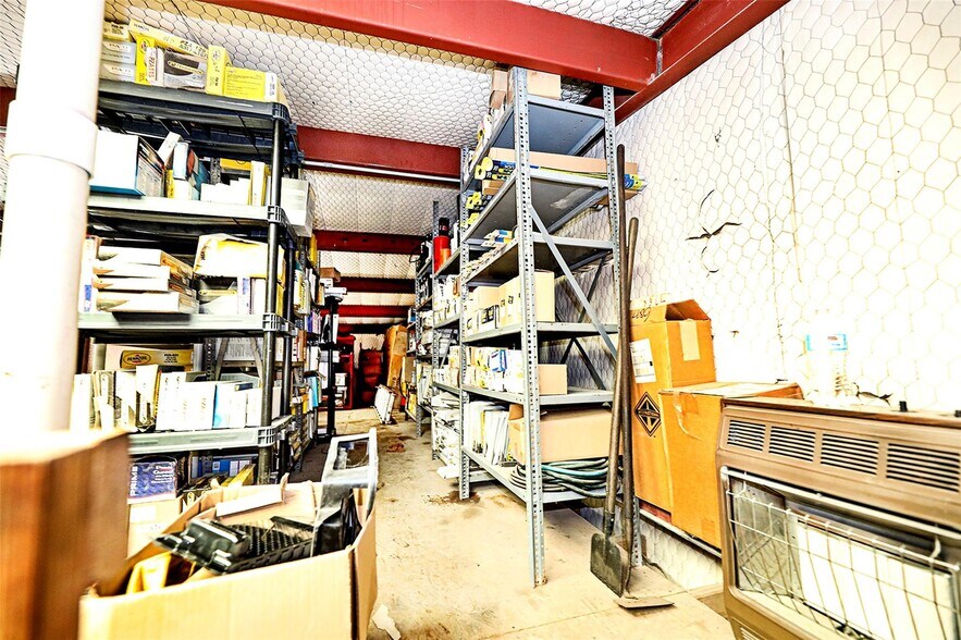 More Photos Of 108 E Wise St, Bowie Specialty For Sale