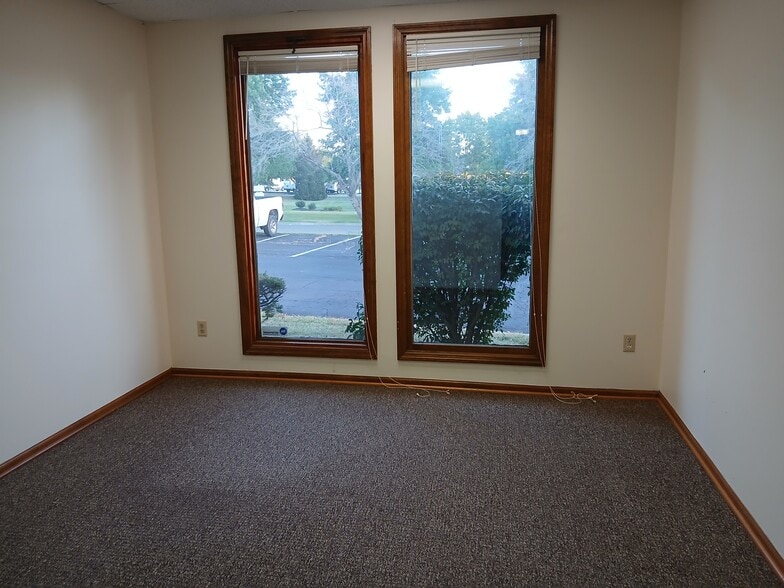 More Photos Of 1001 Eastwind Dr, Westerville Office For Lease