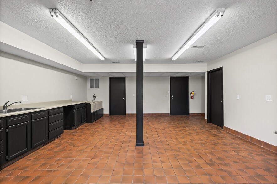 More Photos Of 11 Brierton Ln, Crystal City Office For Sale