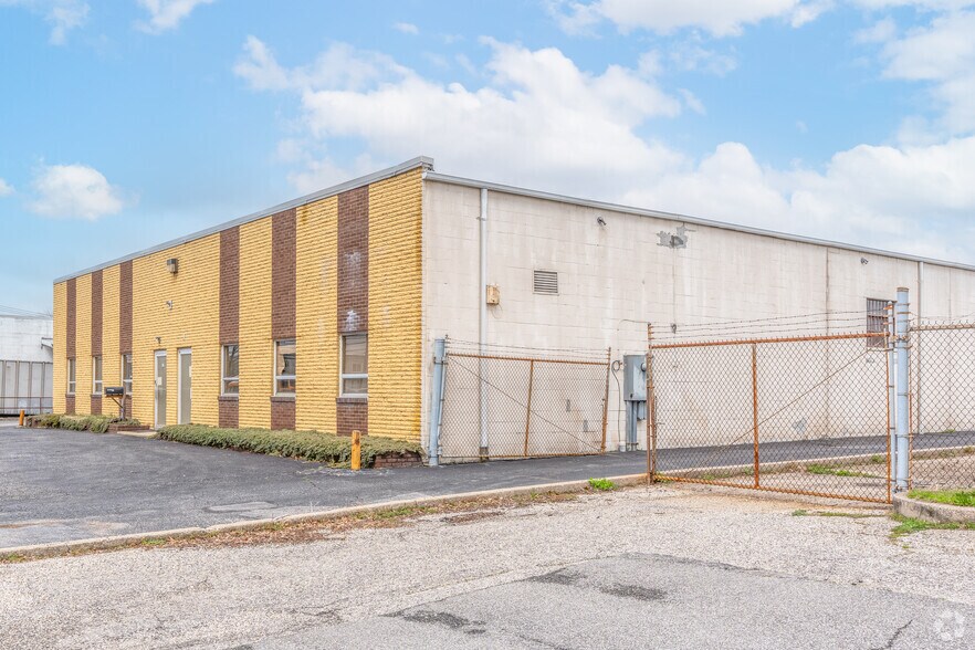 More Photos Of 195 S Fehr Way, Bay Shore Warehouse For Sale