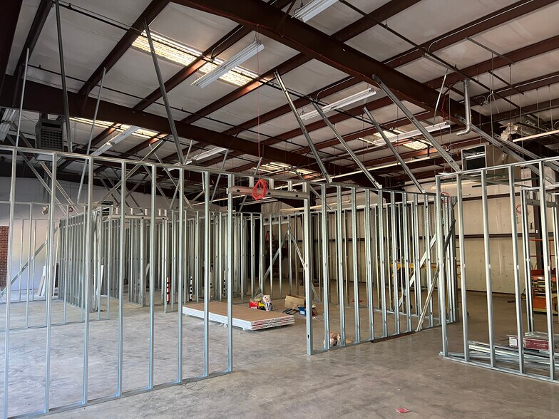 More Photos Of 9875 Huff N Puff Rd, Lakeland Freestanding For Lease