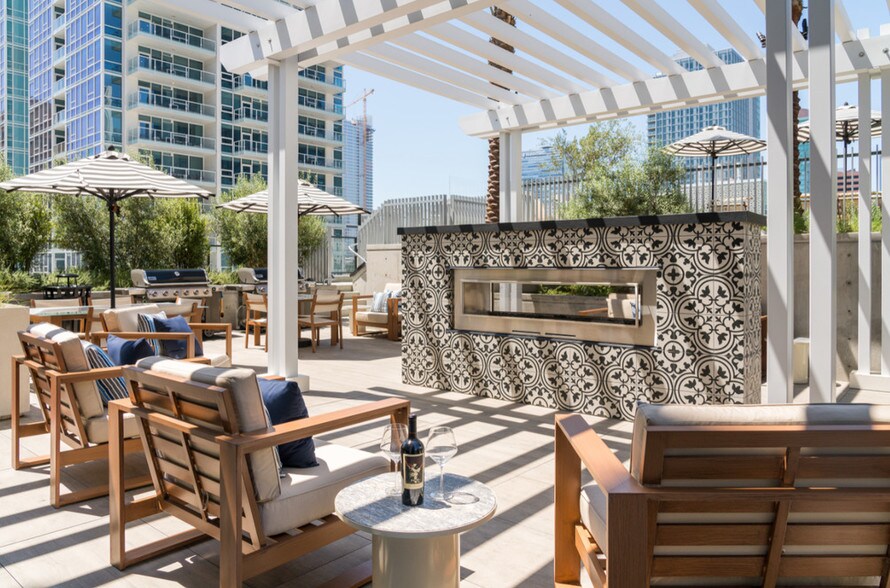 More Photos Of 825 S Hill St, Los Angeles Apartments For Lease