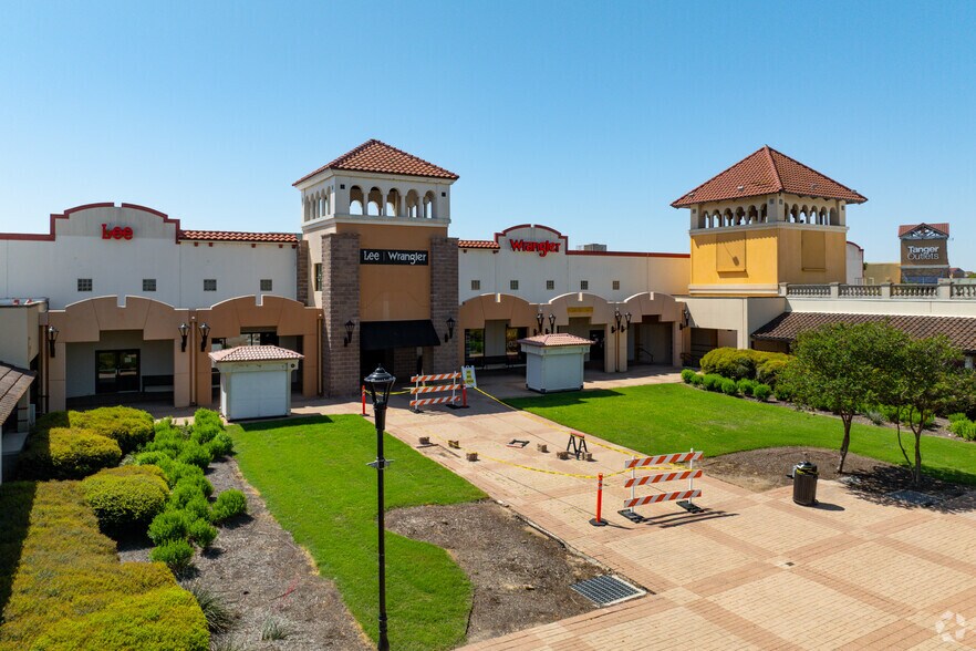 More Photos Of 3939 S Interstate 35 S, San Marcos Unknown For Lease