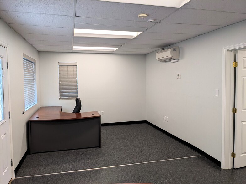 More Photos Of 105 Washington Blvd, Algona Office For Lease