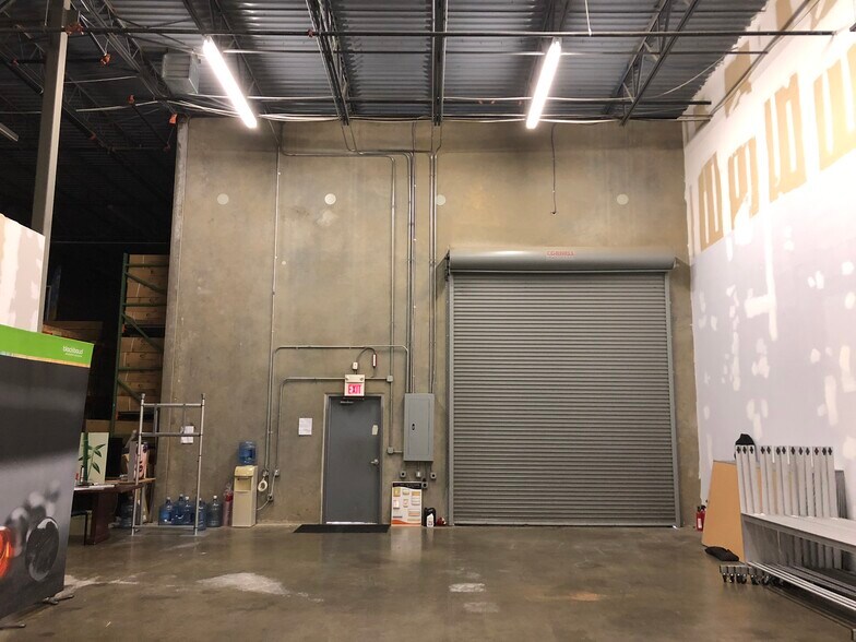 More Photos Of 9042 Hornbaker Rd, Manassas Industrial For Lease