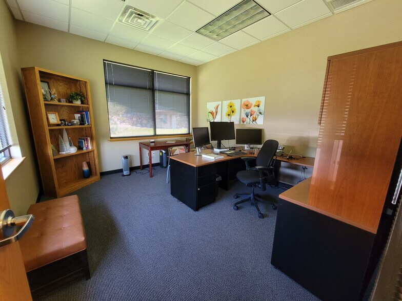 More Photos Of 5120 S Solberg Ave, Sioux Falls Office For Sale