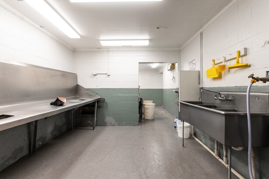 More Photos Of 16552 General Puller Hwy, Deltaville Specialty For Sale