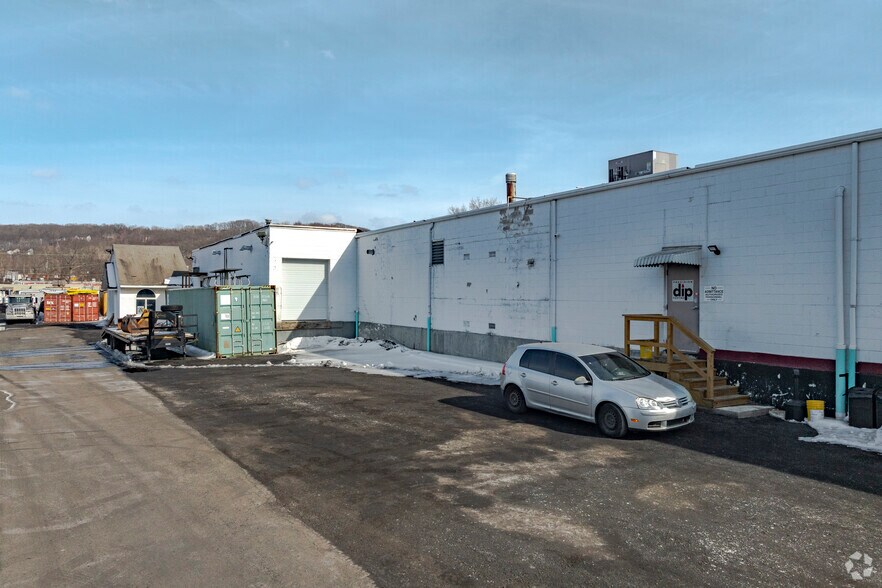 More Photos Of 176 Chase River Rd, Waterbury Manufacturing For Lease