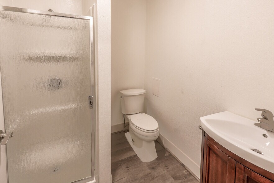 More Photos Of 1000 Garces Ave, Las Vegas Office For Sale