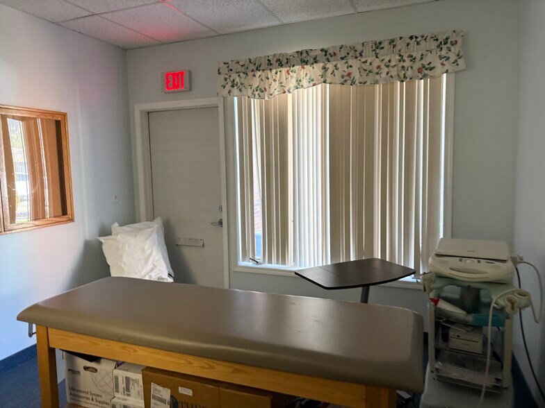 More Photos Of 1 Oxford Xing, New Hartford Medical For Lease