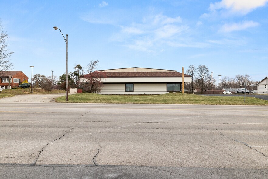 More Photos Of 2050 W Fourth St, Mansfield Medical For Lease