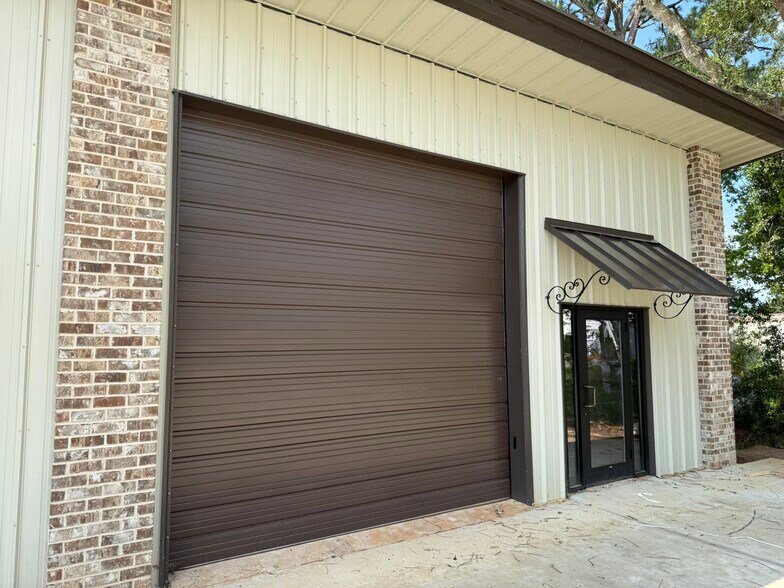 More Photos Of 14313 Cullen St, Biloxi Warehouse For Lease