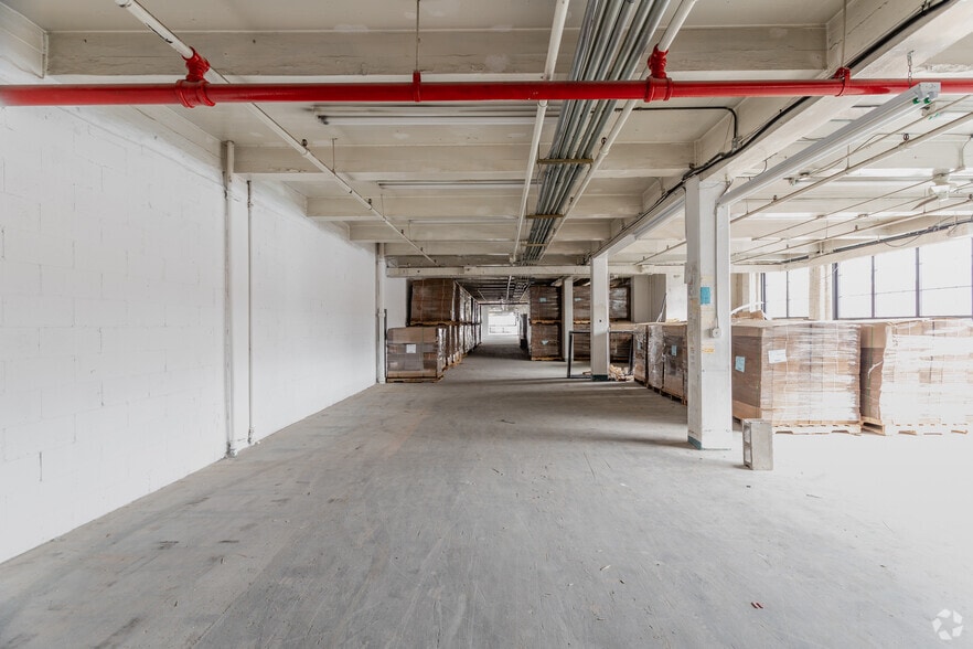 More Photos Of 33-00 47th Ave, Long Island City Warehouse For Lease