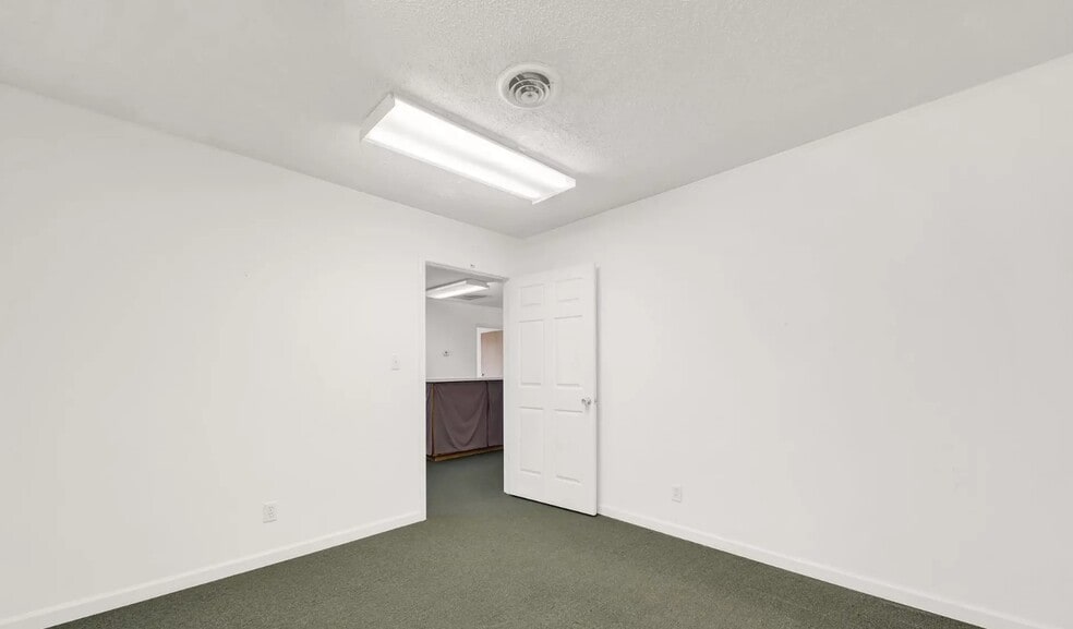 More Photos Of 209 W Barr St, Lancaster Office For Sale
