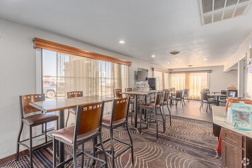 More Photos Of 1015 S Haynes Ave, Miles City Hotel For Sale