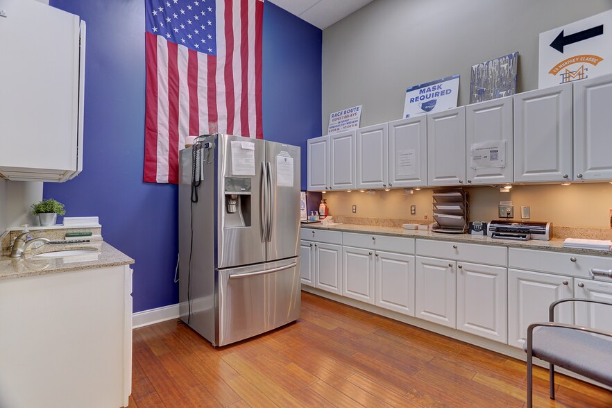 More Photos Of 95 S Main St, Memphis Storefront Retail Office For Sale