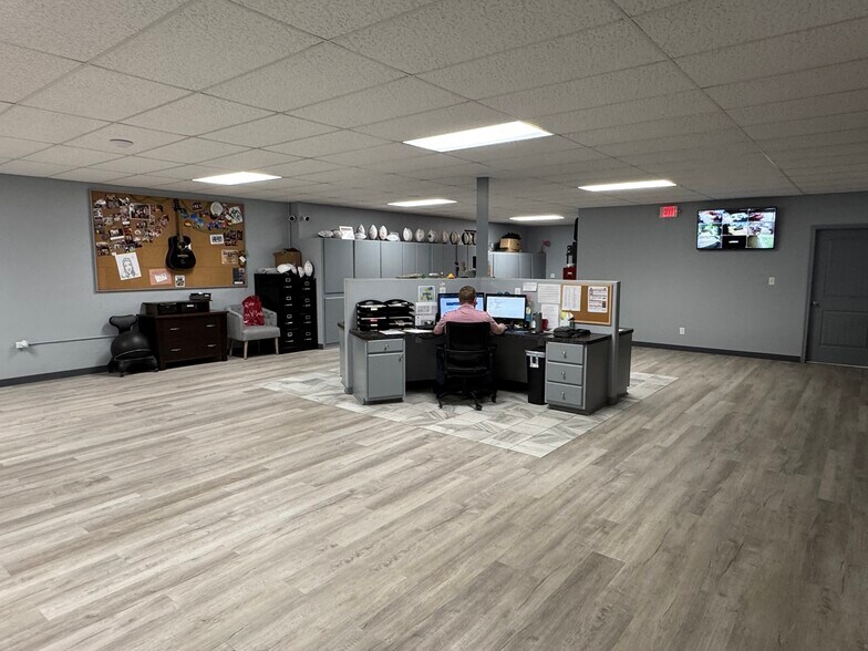 More Photos Of 706 N Perry St, Palestine General Retail For Sale