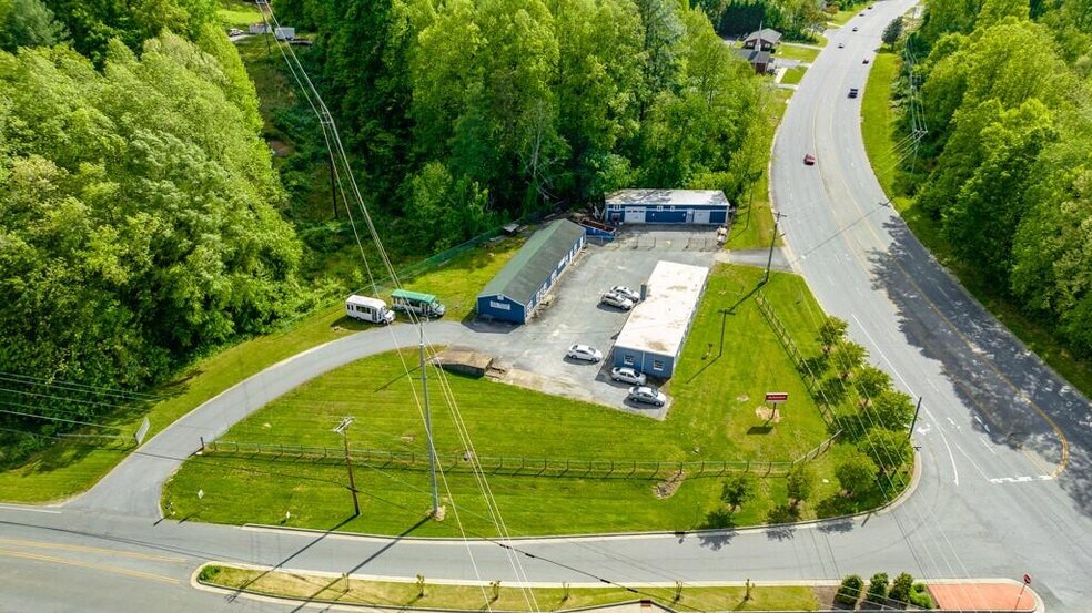 More Photos Of 1080 Main St NW, Lenoir Office For Sale