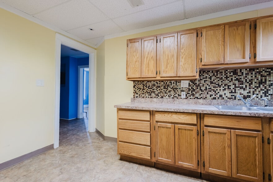 More Photos Of , Lexington Specialty For Sale