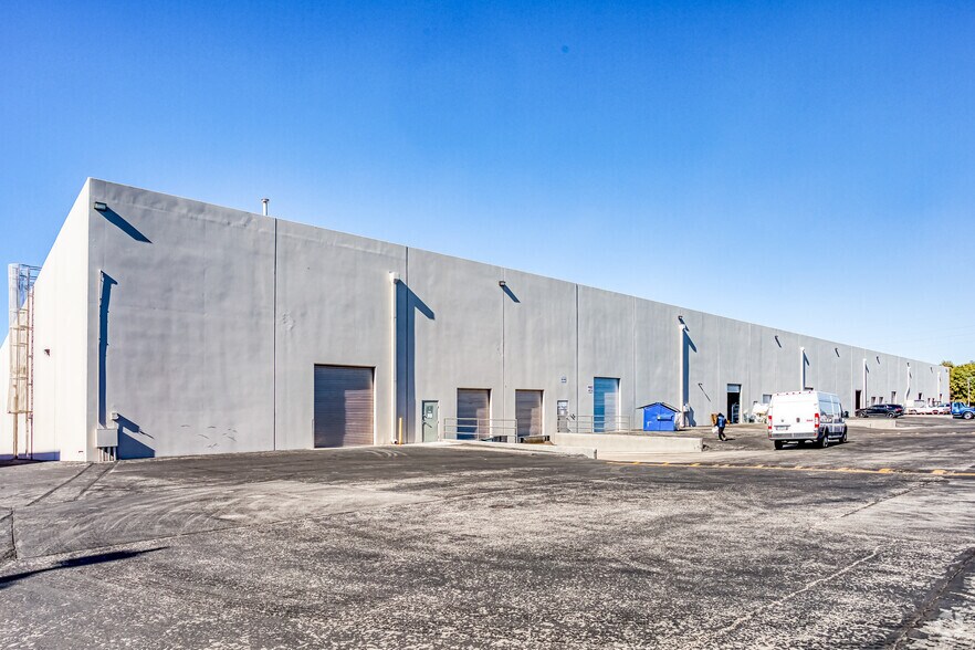 More Photos Of 3245 E Patrick Ln, Las Vegas Warehouse For Lease