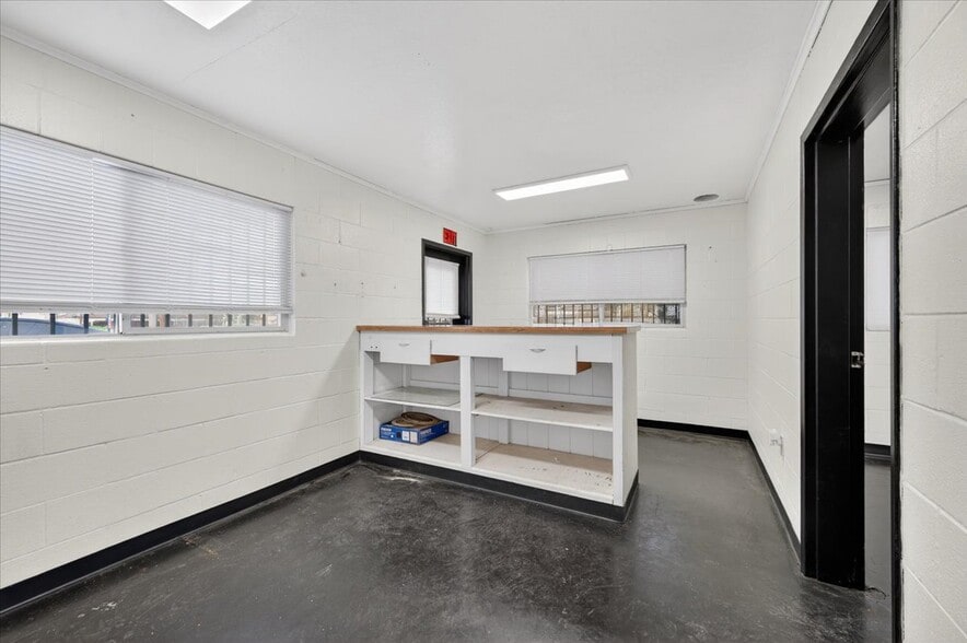 More Photos Of 749 N Plano St, Porterville Warehouse For Sale