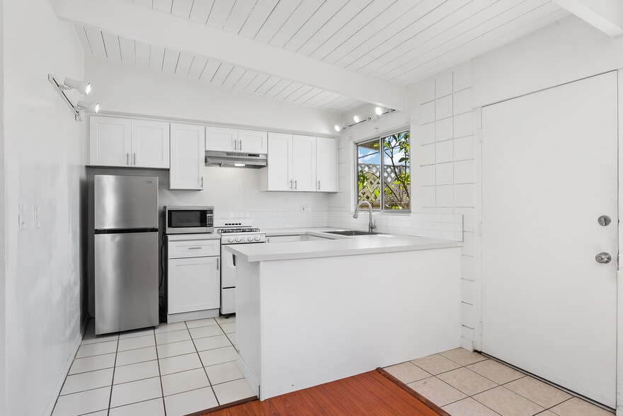 More Photos Of 1124 Victoria St, Costa Mesa Apartments For Sale